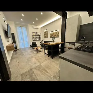 koman-house.hotelitalianriviera.com/